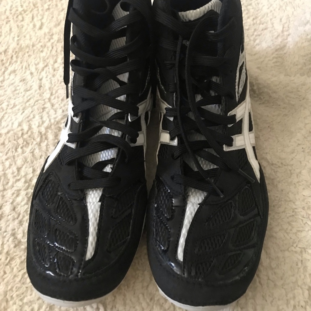 Asics black wrestling shoes